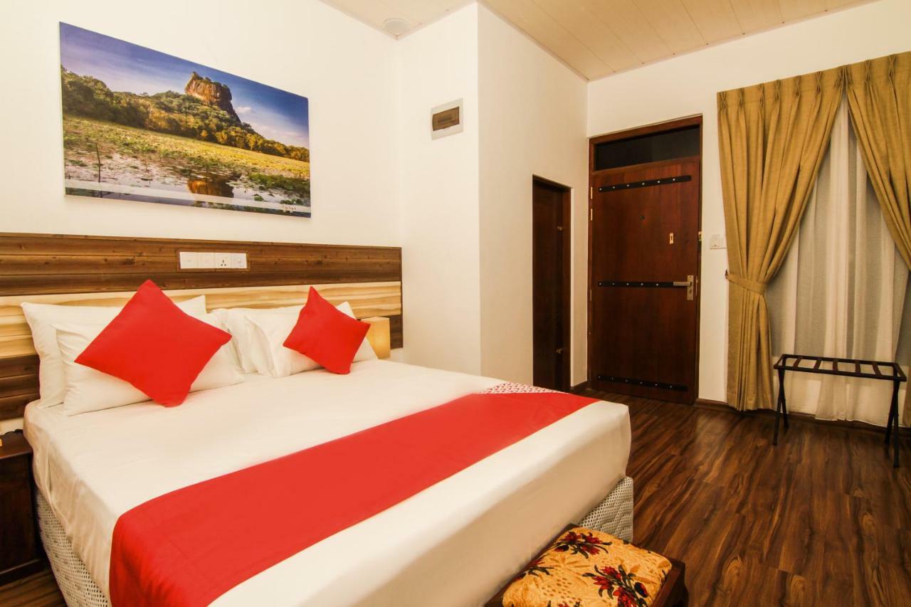 Clove Transit Hotel Kotugoda Dış mekan fotoğraf