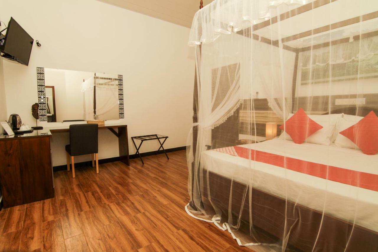 Clove Transit Hotel Kotugoda Dış mekan fotoğraf