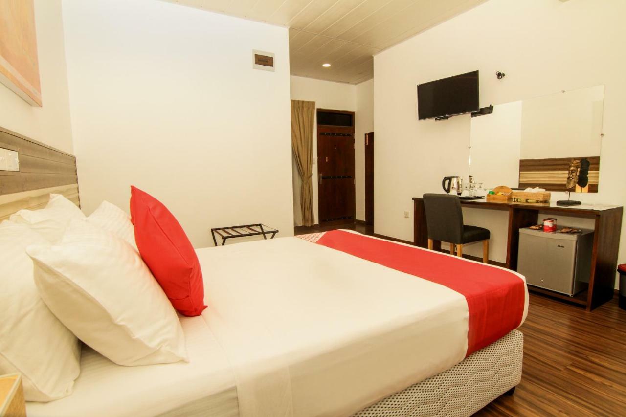 Clove Transit Hotel Kotugoda Dış mekan fotoğraf