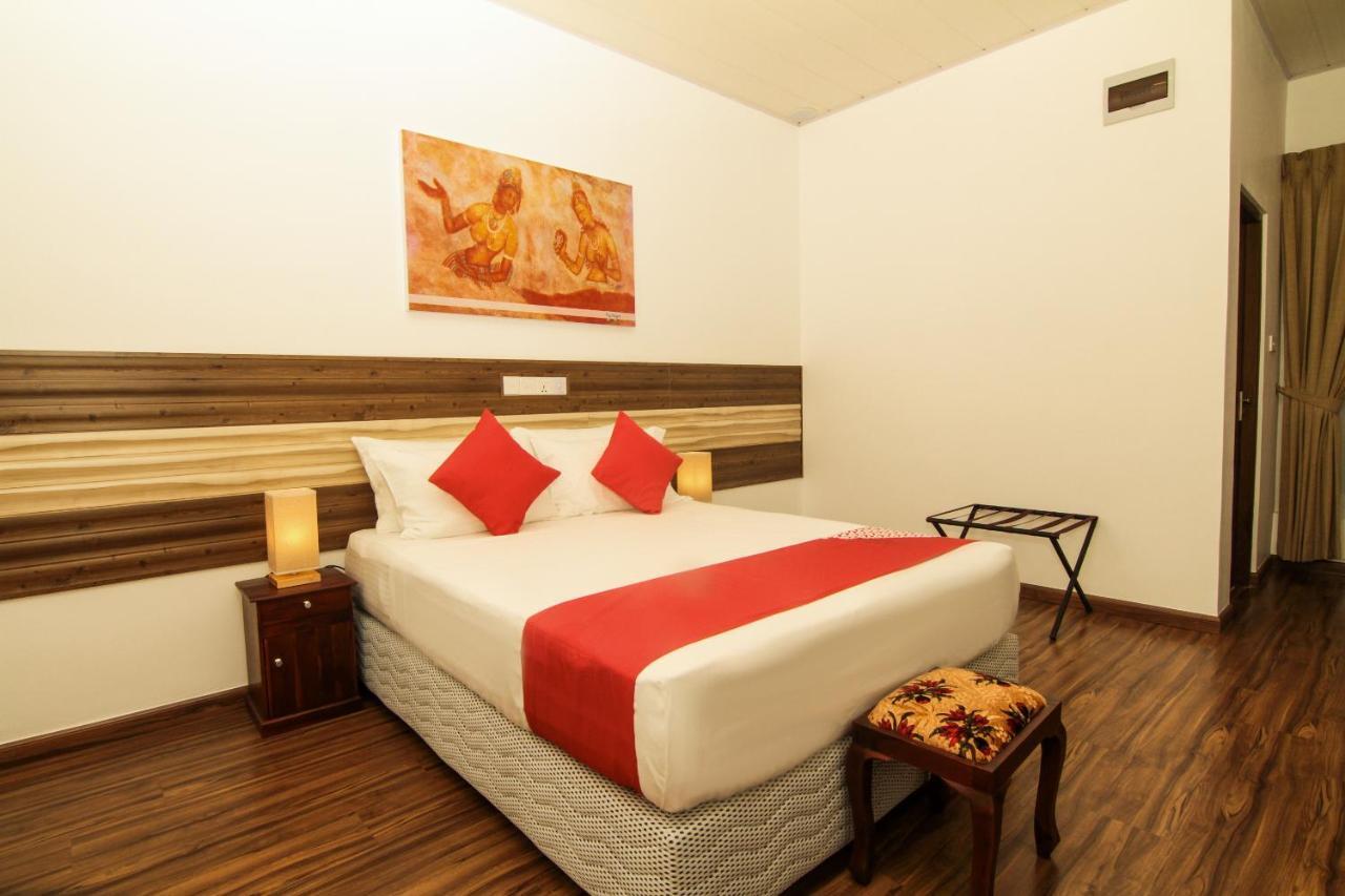 Clove Transit Hotel Kotugoda Dış mekan fotoğraf